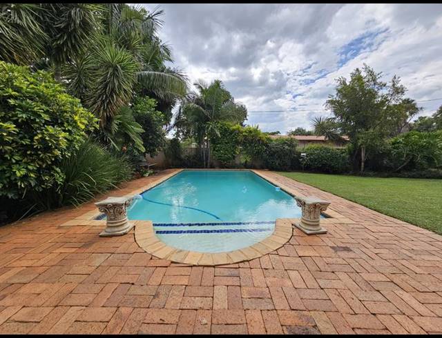 3 BEDROOM HOUSE FOR SALE IN SINOVILLE